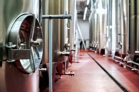 Industrial Beverage Mixing Tanks Explained: Essential Knowledge